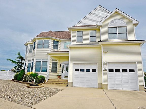 2nd image of 1351 Laurel Blvd