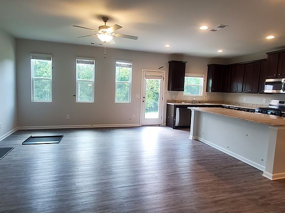 4th image of 355 Aimes Dr