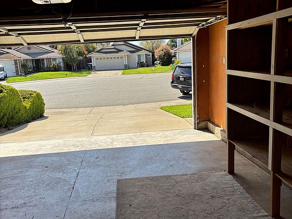2nd image of 985 Lanigan Ct