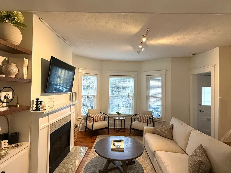2805 Clinton Ave — Photo 4