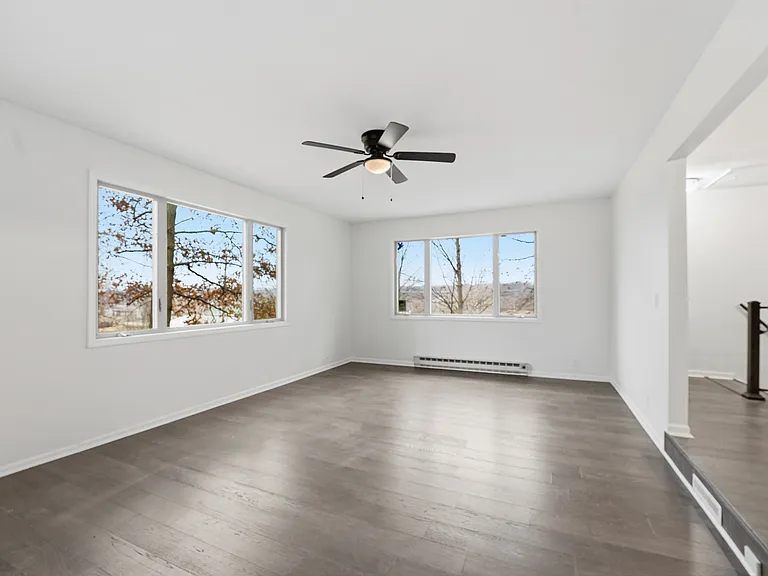 18377 Pleasant View Dr — Photo 2
