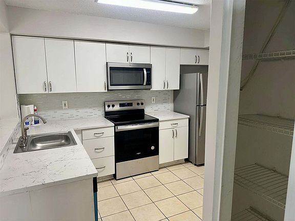4th image of 5701 Riverside Dr #205B6