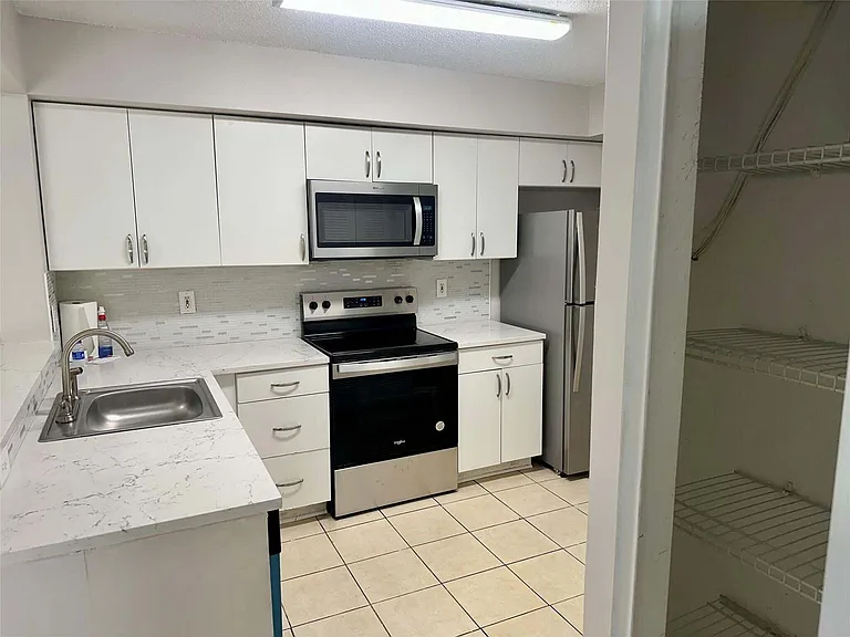 5701 Riverside Dr #205B6 — Photo 4