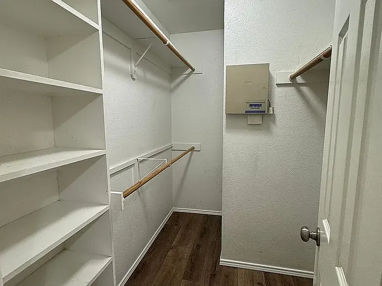 1202 Lindsey Ln — Photo 11