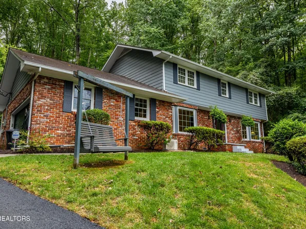 1126 W Outer Dr, Oak Ridge, TN 37830