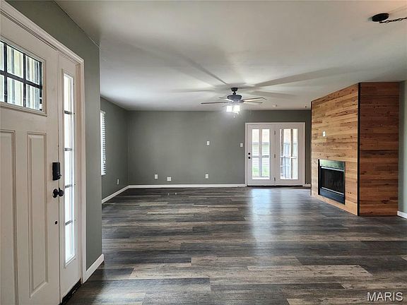 3rd image of 201 N Cantwell Ln