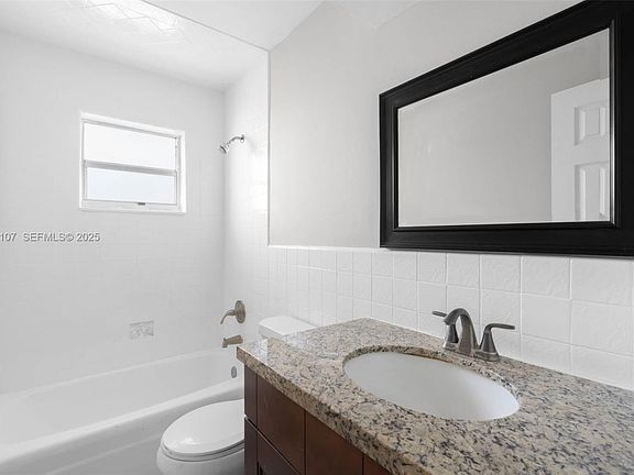 3rd image of 4021 N Andrews Ave APT 3