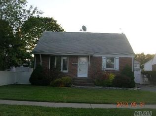 50 McAlester Ave, Hicksville, NY 11801