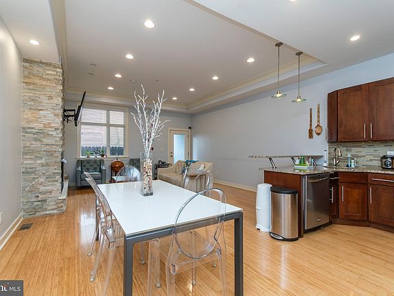 3rd image of 1531 Fairmount Ave #1