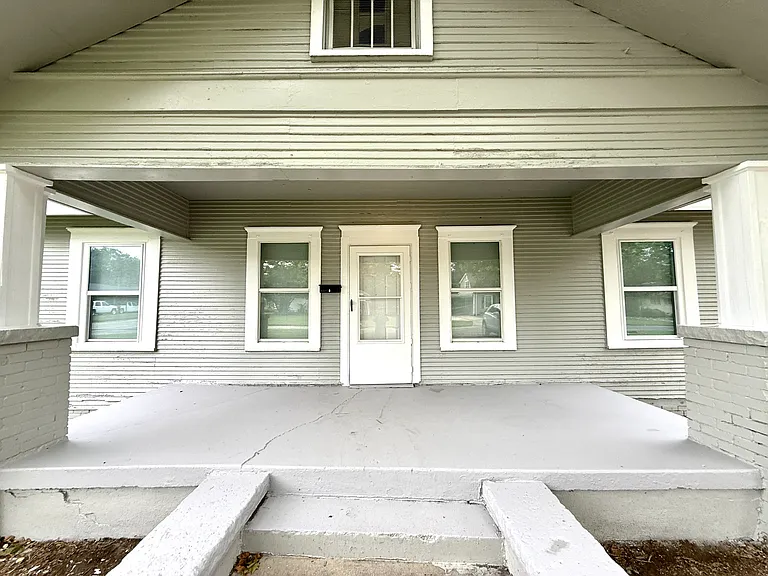1105 NW Burch St — Photo 24