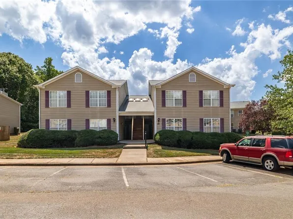 29 Meadowood Glen Way APT B, Greensboro, NC 27409