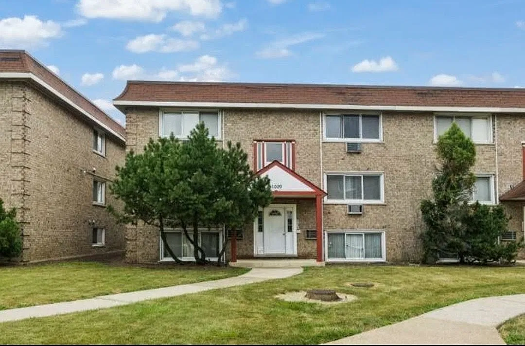 2 bed, 825 sqft, $1,600 — Photo 1