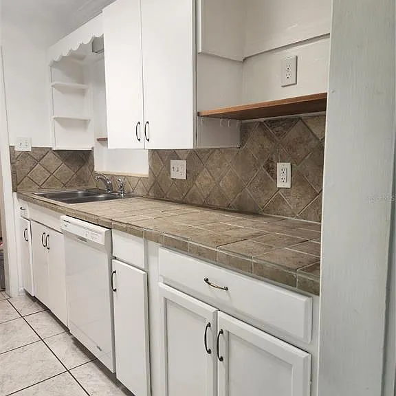 2023 Gold Ave — Photo 9
