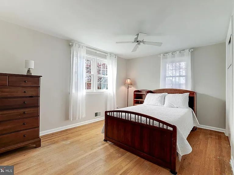 15010 Ulderic Dr — Photo 33