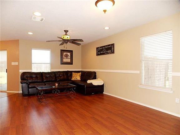 4th image of 207 Meagan St