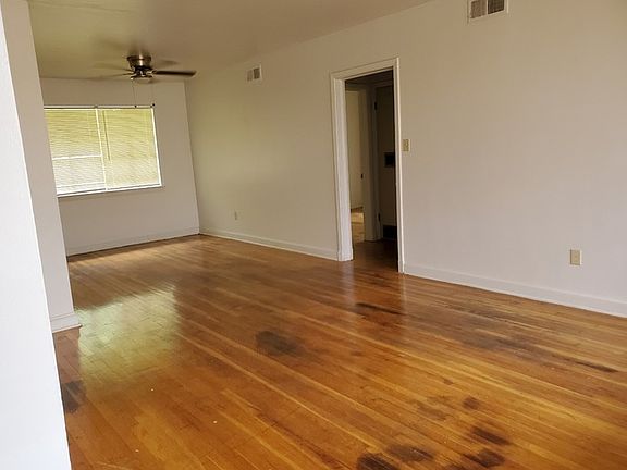 3rd image of 2055 Normandie Dr