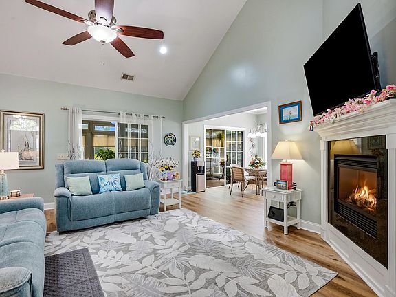 4th image of 4390 Saint Annes Ct.