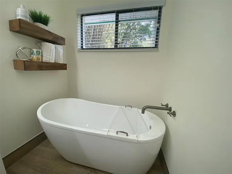 2286 Anchorage Ln #A — Photo 25