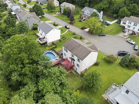 2nd image of 457 Lynn Ann Dr