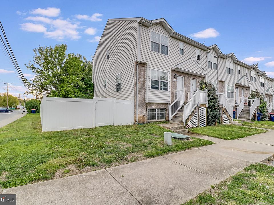 1st image of 300 Caribou Ln