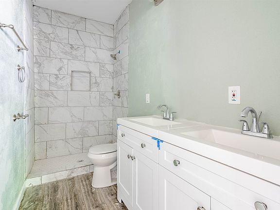 3rd image of 1457 W Austin St