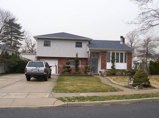 835 3rd Ave, Franklin Square, NY 11010