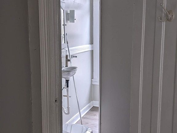 4th image of 1403 Park St #3