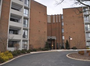 900 Washington Rd APT 101, Mt Lebanon, PA 15228