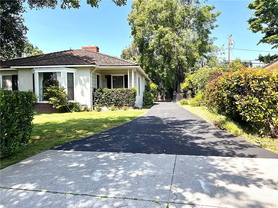 1855 Sharon Pl