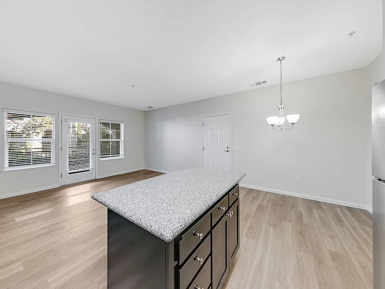 Luxe Ripon Apartments — Photo 33