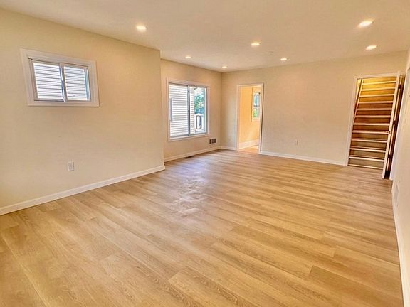3rd image of 5444 Ternes St