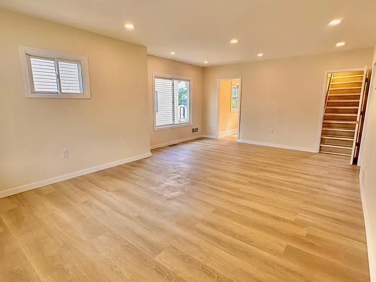 5444 Ternes St — Photo 3