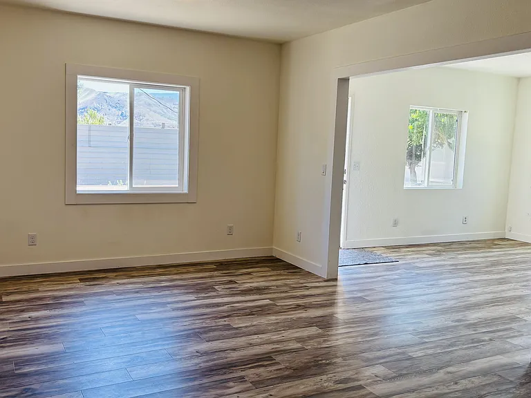 787 N Eastmont Ave — Photo 4