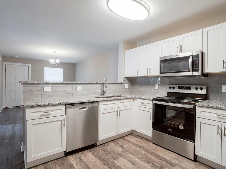 Alexander Station Apartment Homes — Photo 1