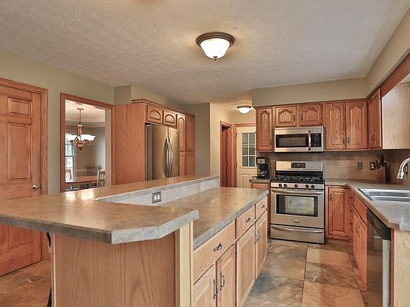3rd image of 31 Canterbury Ct