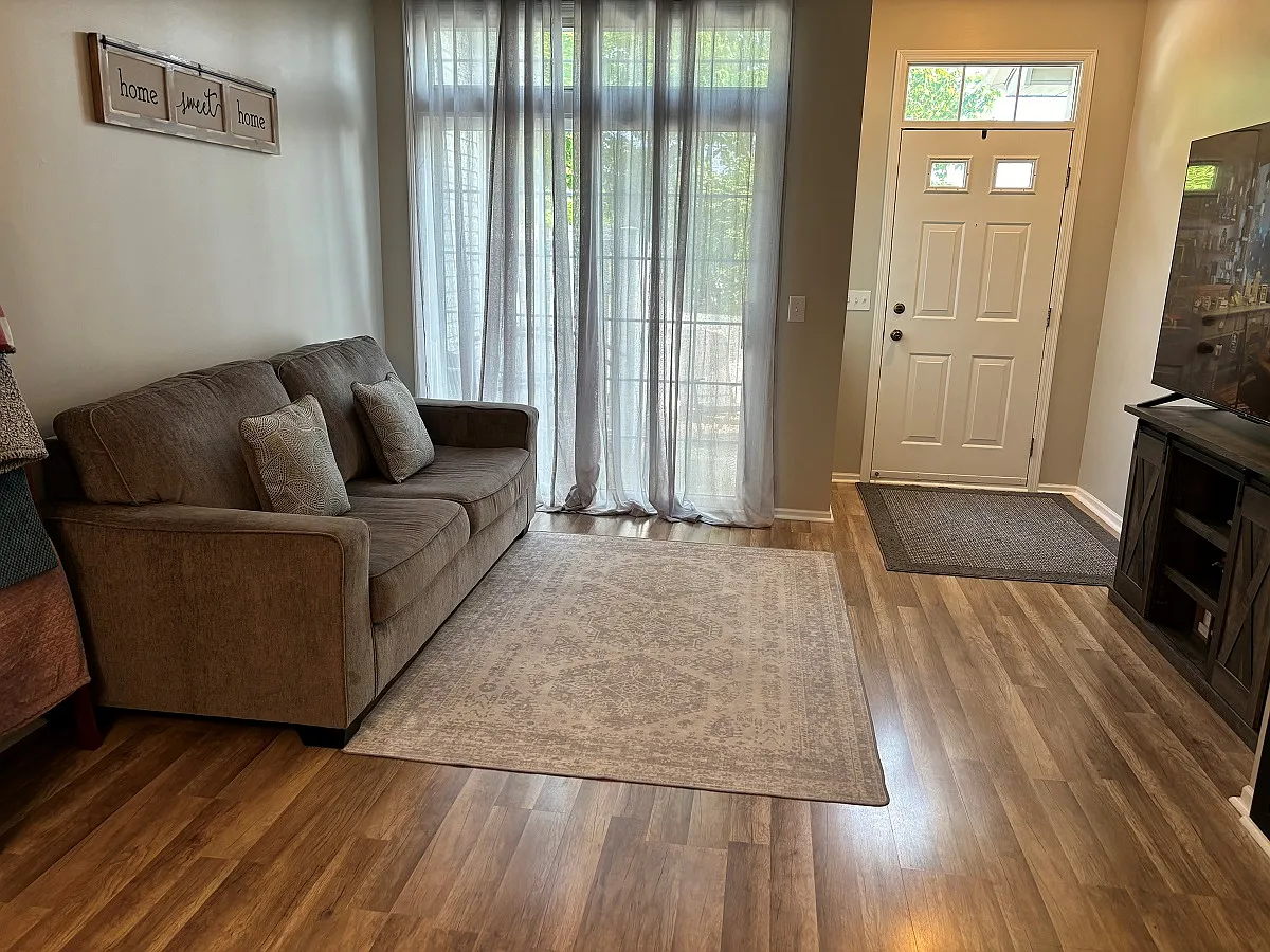 2 bed, 1.5 bath, 1234 sqft, $1,895 — Photo 3