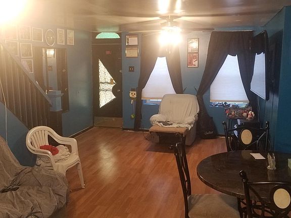 3rd image of 909 Cantrell St
