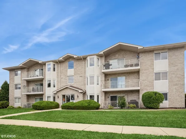 717 N 5th Ave APT 204, Addison, IL 60101