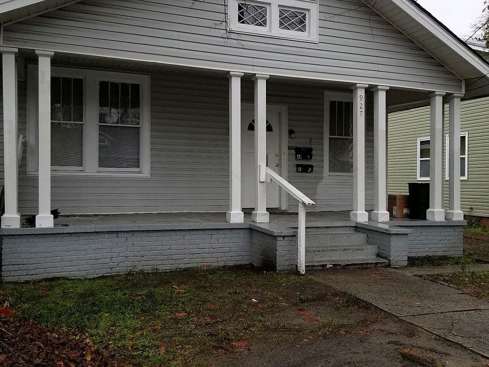 Front entrance to apartment.