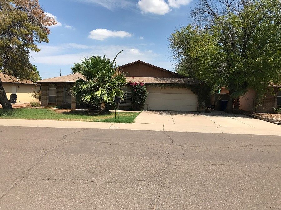 1st image of 2422 E Malibu Dr