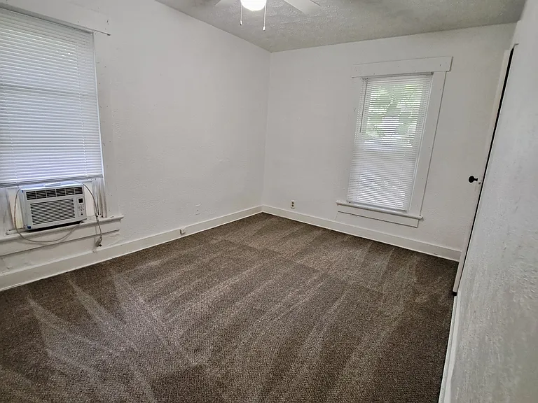 136 Indiana Ave — Photo 10