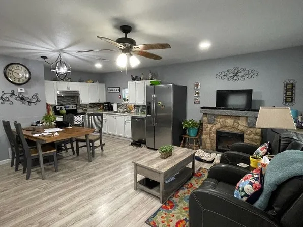 1005 S Mary St, Comanche, TX 76442