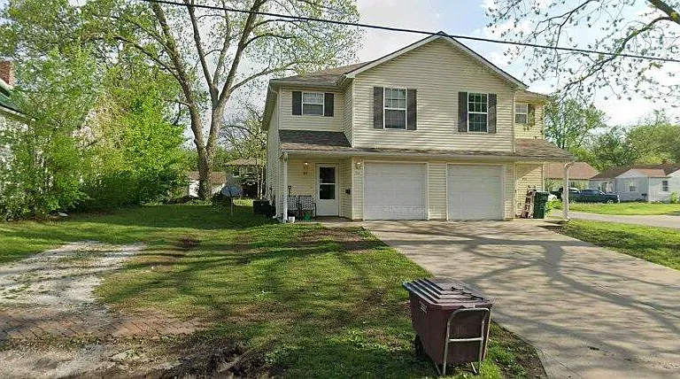 315 E Grandriver St — Photo 1