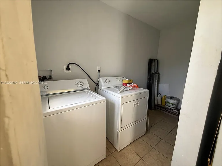 756 NW 5th St — Photo 9
