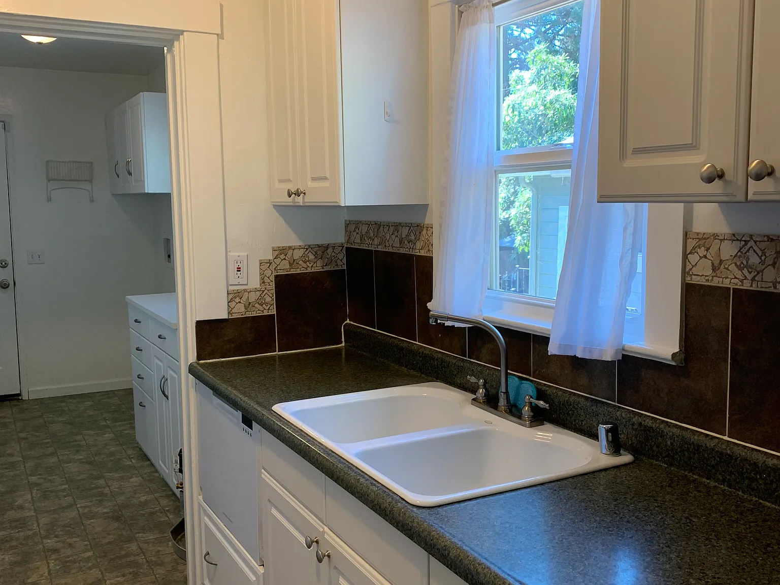 244 Foresthill Ave — Photo 3