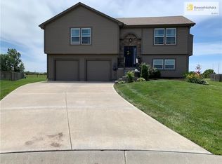 1911 Prairie Clover Rd, Greenwood, MO 64034