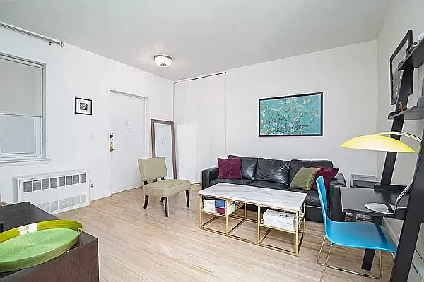 Sold by R New York | media 10