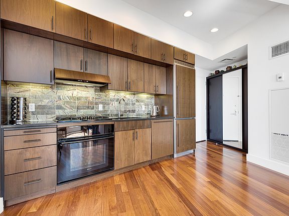 5th image of 156 Myrtle Ave #2707
