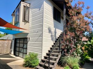 915 SE Lambert St #A, Portland, OR 97202