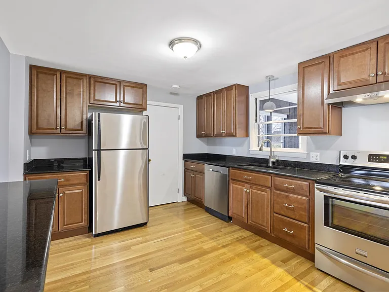 10 James St — Photo 3